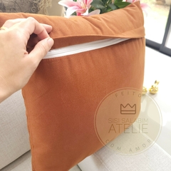 Kit com 2 Capas de Almofada Bordada - Terracota Flor Dália - loja online