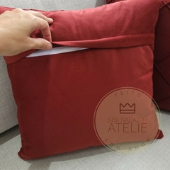 Kit com 2 Capas de Almofada Drapeada - Vermelho Escuro - loja online