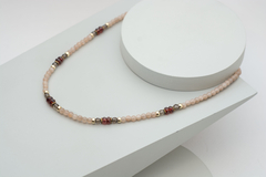 Collar sunstone, granate y cuarzo ahumado en internet