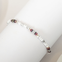 Pulsera con turmalina rosa, howlite y labradorita