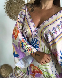 Vestido curto, manga morcego… - Maria Mariá Moda e Acessórios