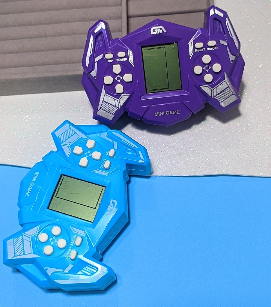 Brinquedo Mini Game Portátil LCD Eletrônico Classico Jogos Tetris 23/  quebra Cabeça/ Blocos Adulto Infantil