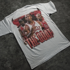 Remera "The GOAT" White Edition - Pick and Roll - Indumentaria NBA y Urbana