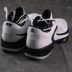 Nike Zoom Freak 4 TB "White Black" - Pick and Roll - Indumentaria NBA y Urbana