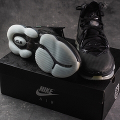 Nike Lebron XIX "Black Anthracite Green Glow" en internet