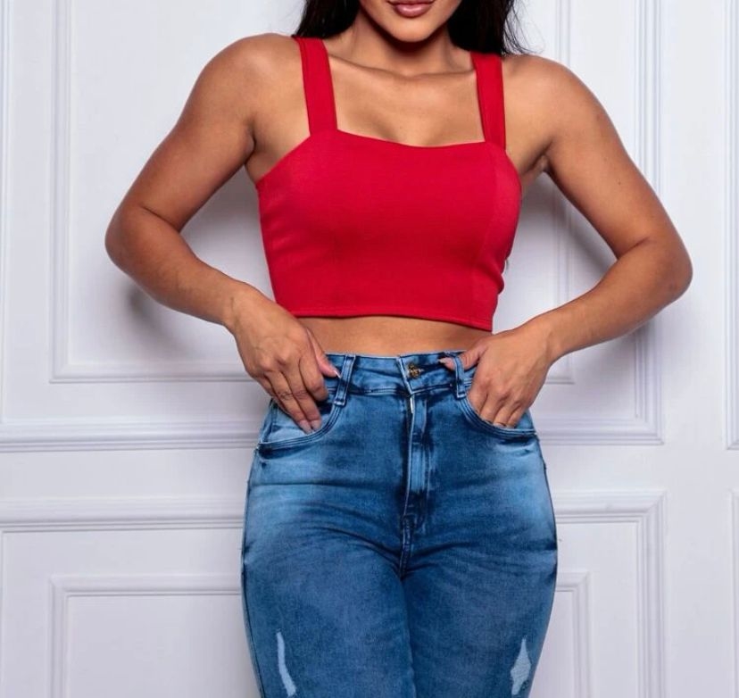 Top cropped xadrez vermelho com faixas brancas