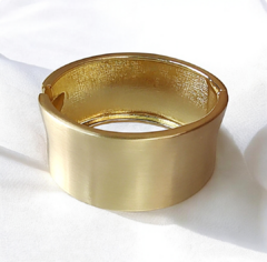 Bracelete Escovado Dourado - Linha Premium