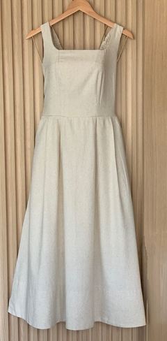 Vestido midi evasê em linho