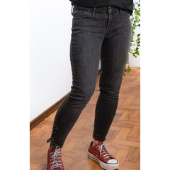 Calça jeans Levi's 711 curta - comprar online