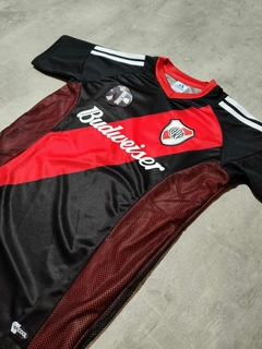 Camiseta River Budweiser negra retro en internet