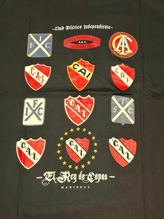 Remera Independiente historia escudos en internet