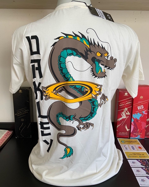 Camiseta Oakley The Dragon Tattoo - Masculina