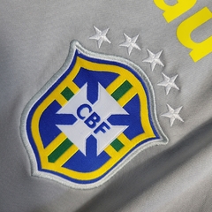 Imagem do Camisa Seleção Brasileira Treino 22/23 Torcedor Nike Masculina - Cinza com todos os patrocinios