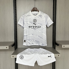 Kit Infantil Manchester City Ano do Dragão 24/25 Torcedor - Branca