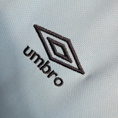 Camisa Grêmio Treino 23/24 - Torcedor Umbro Masculina - Azul e detalhes em branco e azul escuro - loja online