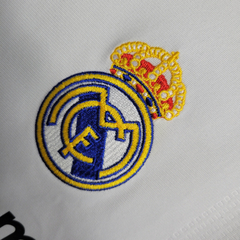 Imagem do Camisa Retrô Real Madrid I 09/10 - Masculina Adidas - Branca com detalhes em preto e amarelo