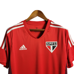 Camisa São Paulo Treino 22/23 Torcedor Masculina - Vermelho com detalhes em preto - Esporte Chique - A sua loja de Importações de Artigos esportivos