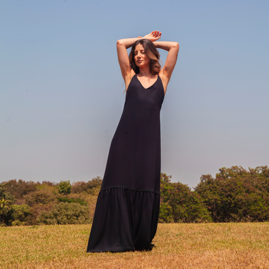 VESTIDO LONGO COM DECOTE NAS COSTAS PRETO