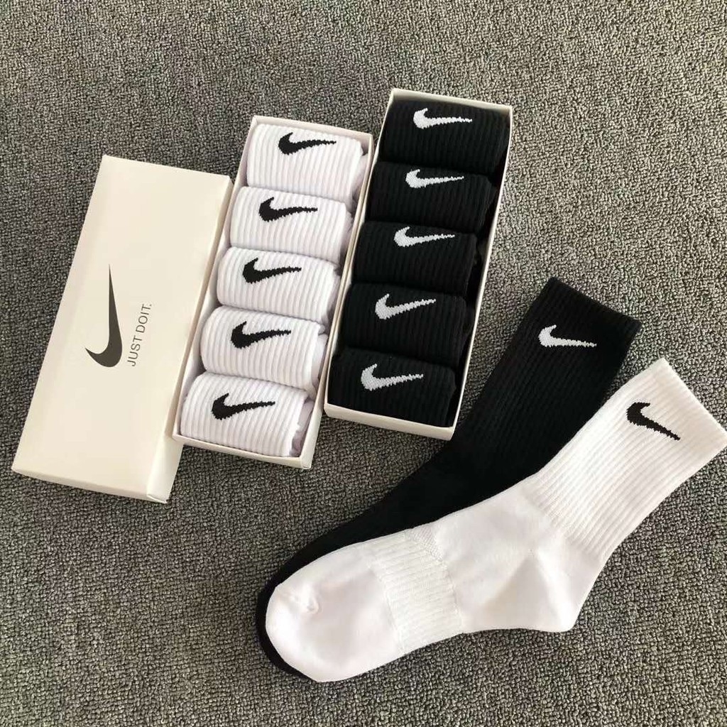 5 pares de Meias Nike na caixa Cano Alto Algodão