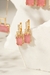 Brinco argola quadrada dourada com pingente fusion rosa - Schmidt Pedras