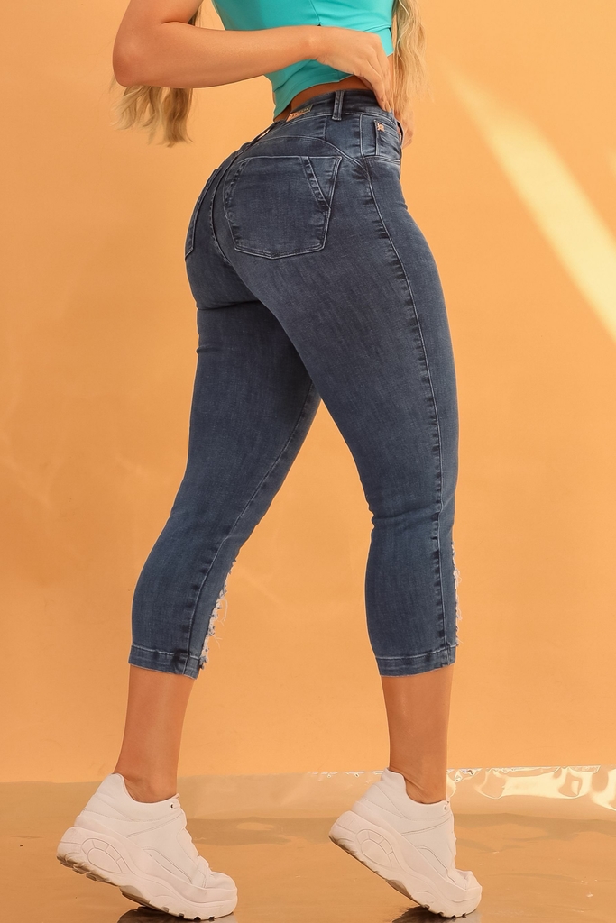 9493-CALÇA JEANS FEMININA CAPRI DESTROYED - Via Terra