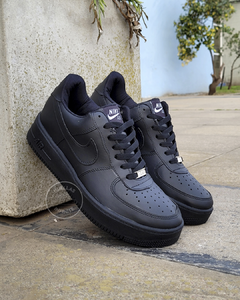 AIR FORCE TOTAL BLACK Comprar en Huellas Infinite