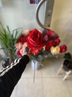 ROSAS EN VARA 84 CM ARTIFICIALES - comprar online