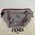 Bolsa Fendi Dotcom Bordado com Spikes na internet