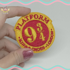 Patch Plataforma 9 3/4 dourado x vermelho