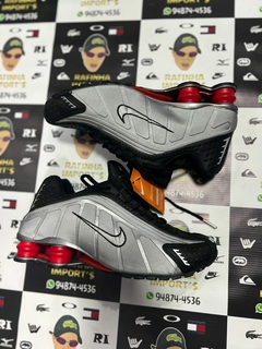 Tênis Nike Shox R4 - Vermelho/Preto e Cinza