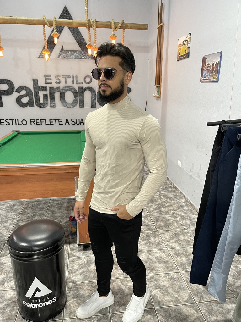 Camisa Gola Alta Masculina Bege - Estilo Patrones