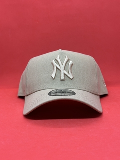 BONE NEW ERA NY - Status