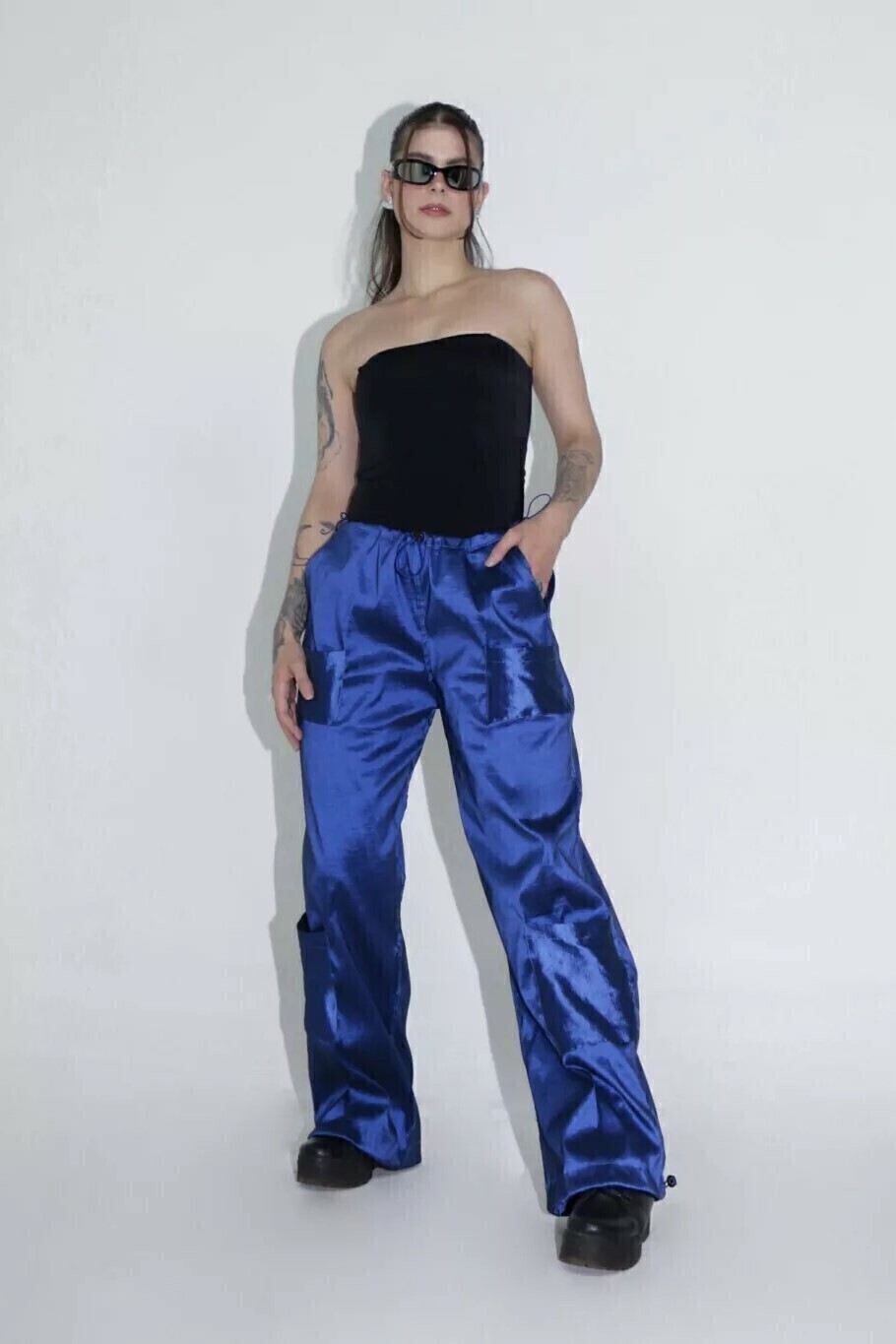 parachute pants azul metálico brilhante