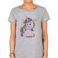 Remera Unicornio Feliz Sentado Colores Arcoiris - tienda online