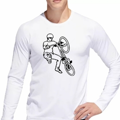 Remera Manga Larga Ciclista Haciendo Trucos Bici