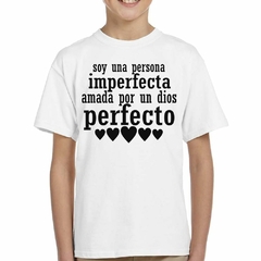 Remera Soy Una Persona Imperfecta Amada - TiendaCubik