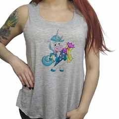 Musculosa Unicornio Hombre Con Un Ramo