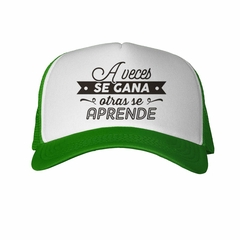 Gorra A Veces Se Gana Y Otras Se Aprende - TiendaCubik