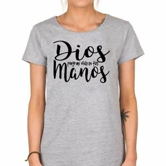 Remera Dios Pongo Mi Vida En Tus Manos - TiendaCubik