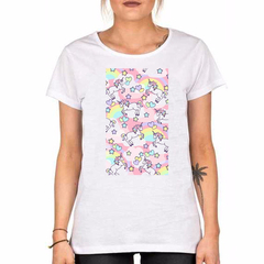 Remera Rainbow Muchos Unicornios Arcoiris Nubes Corazones