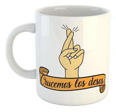 Taza Crucemos Los Desos Dedos Cruzando