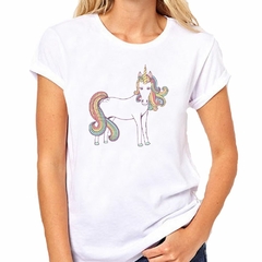 Remera Unicornio Parado Colores Arcoiris - comprar online