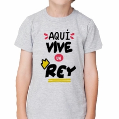 Remera Aqui Vive Un Rey - TiendaCubik