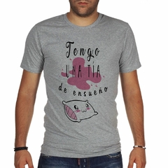 Remera Tengo Una Tia De Ensueño Almohada en internet