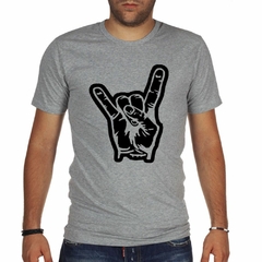 Remera Mano Rockera Dedos Levantados - comprar online