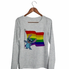 Remera Manga Larga Stitch Bandera Colores Lgbt - TiendaCubik