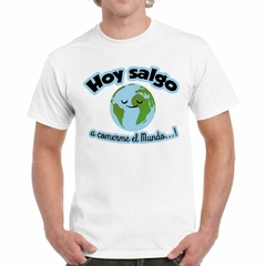 Remera Hoy Salgo A Comerme El Mundo Frase World en internet