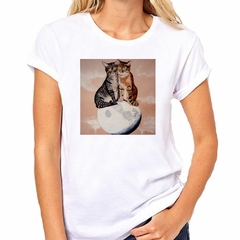 Remera Gatos Sobre La Luna Pintura