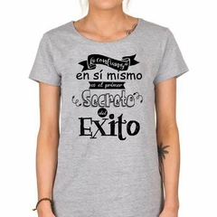 Remera La Confianza En Si Mismo Es El M - TiendaCubik