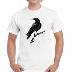 Remera Cuervo Negro Sobre Rama Dibujo - comprar online